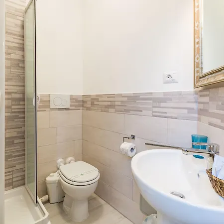 Piazza Del Popolo 4* Roma