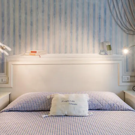 Piazza Del Popolo 4* Roma